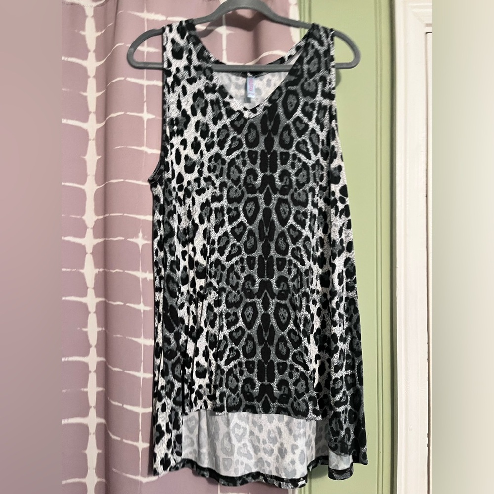 Leopard Print Sleeveless Top